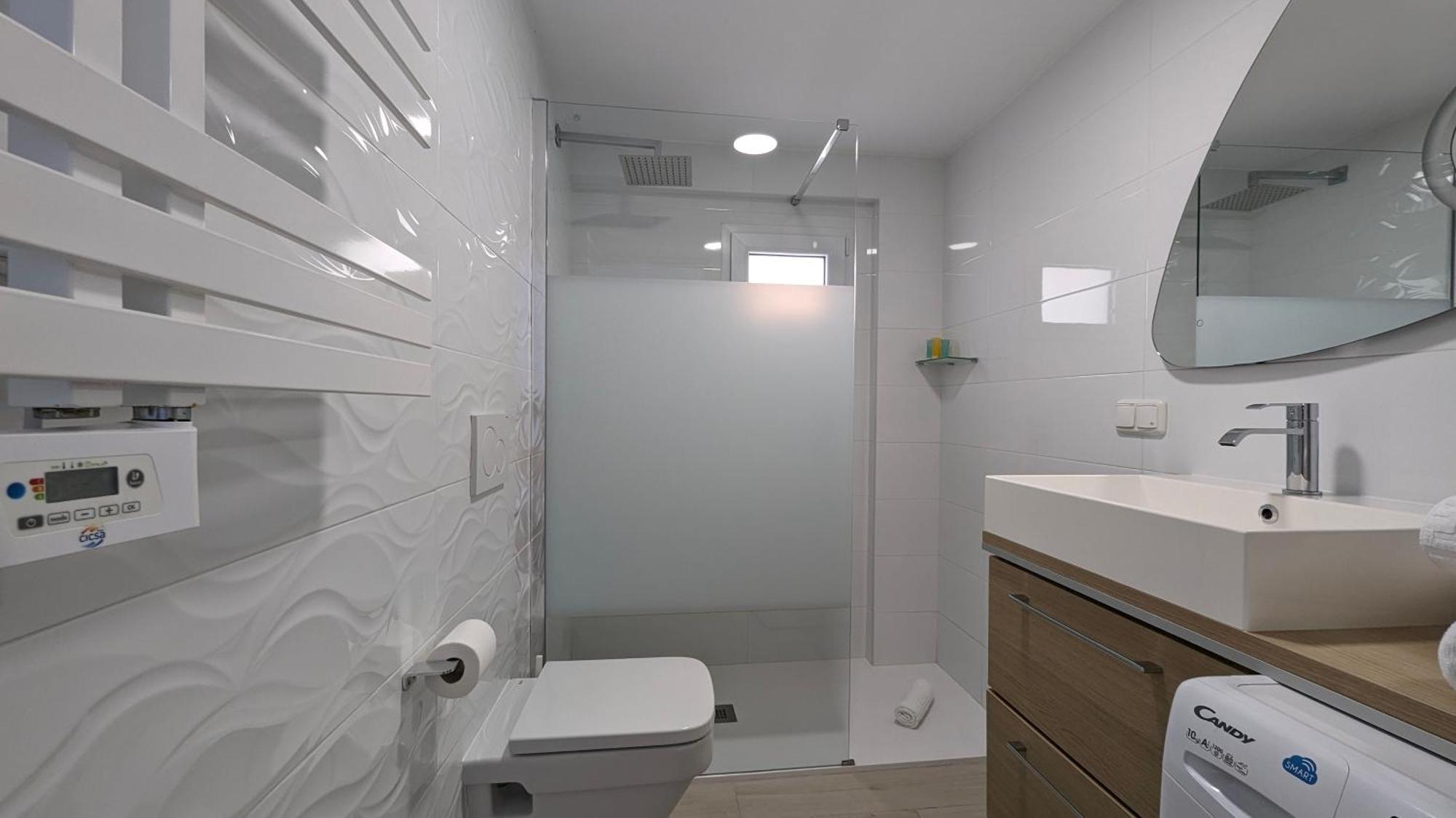 בנידורם Esmeralda Sea Front Apartment מראה חיצוני תמונה